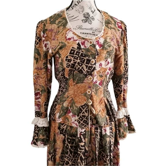 π¨π¦ 90s Autumn Color Floral Blouse With Lace Detail and a Bell Sleeves Size Small - Picture 1 of 10